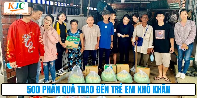 500 phần quà trao đến trẻ em khó khăn