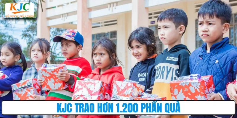 KJC trao hơn 1.200 phần quà