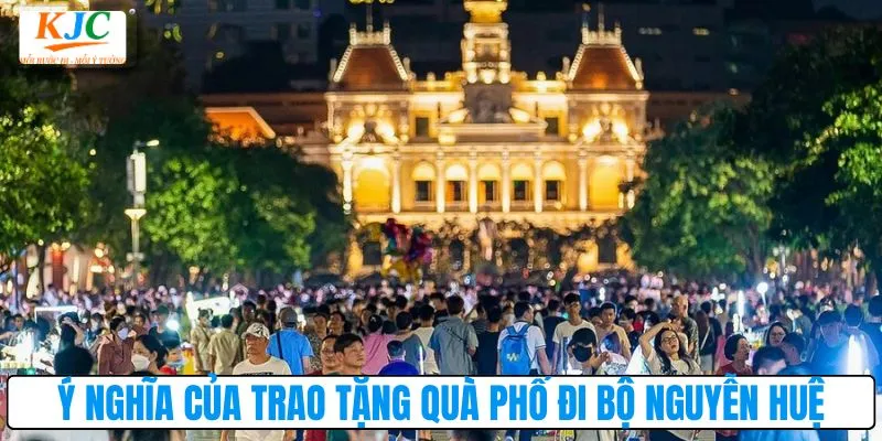 Ý nghĩa của trao tặng quà phố đi bộ Nguyễn Huệ